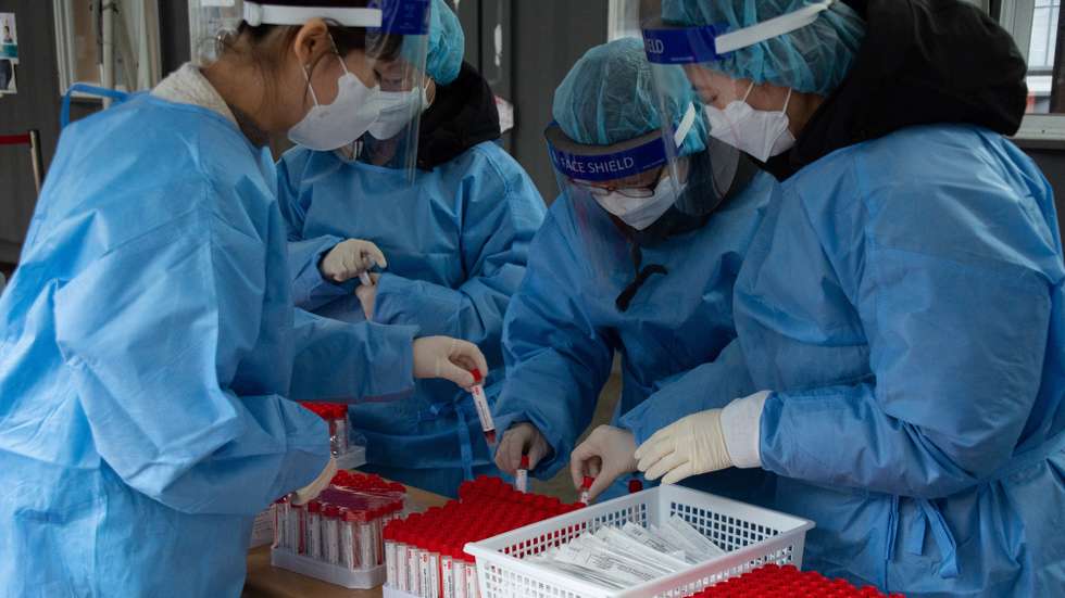 Health workers prepare to collect swab samples from people at a makeshift COVID-19 testing station in Seoul, South Korea, 10 December 2021. The Korea Disease Control and Prevention Agency (KDCA) said on 10 December that the number of coronavirus infection cases rose by 7,022, raising the total caseload to over 503,000, including 63 Omicron variant cases. EPA/JEON HEON-KYUN