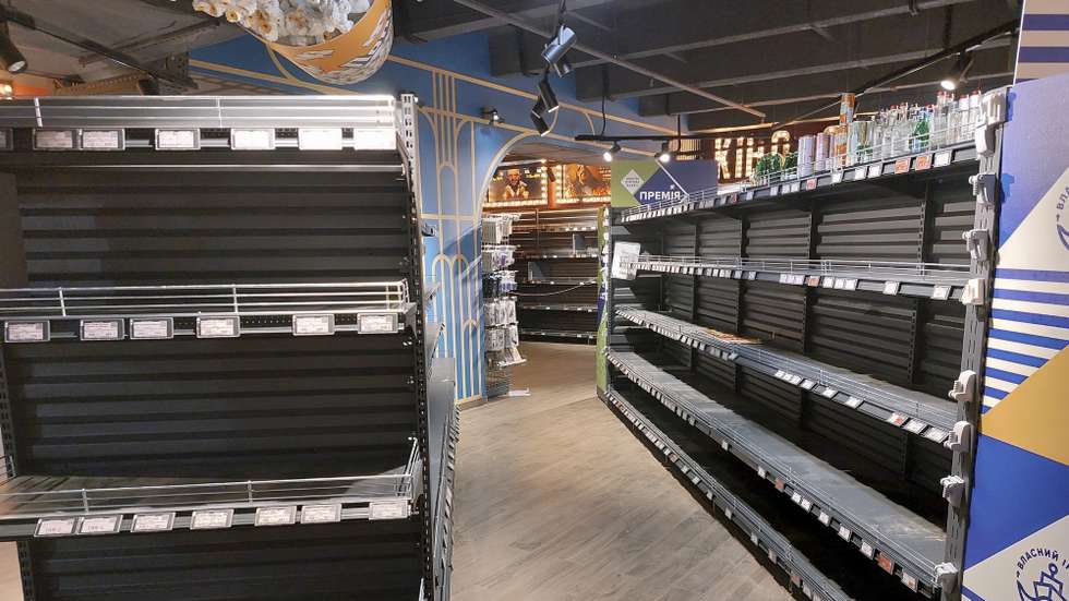 epa09819074 Empty shelves in a supermarket in Chernihiv, Ukraine, 09 March 2022 (made available on 12 March). Russian troops entered Ukraine on 24 February prompting the country's president to declare martial law and triggering a series of announcements by Western countries to impose severe economic sanctions on Russia.  EPA/NATALIIA DUBROVSKA
