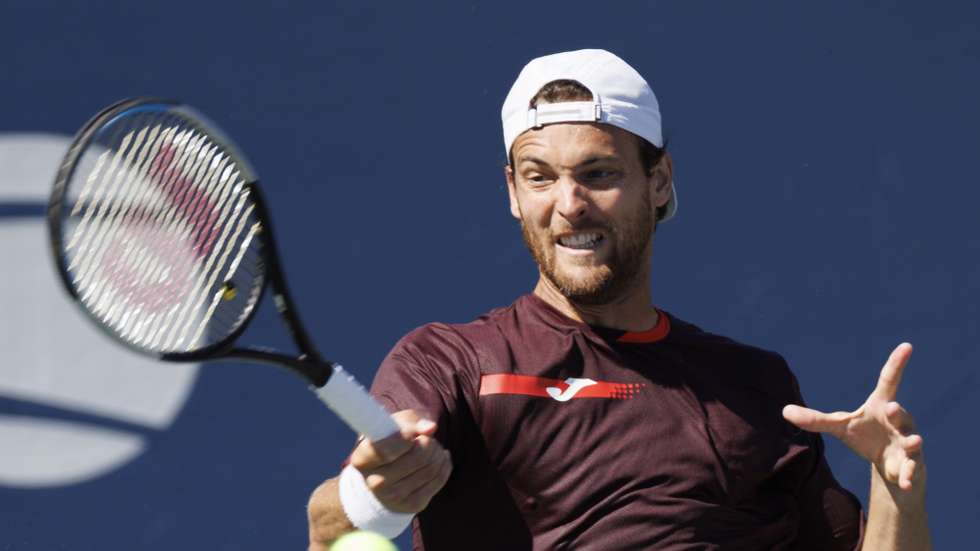 epa10153260 Joao Sousa of Portugal returns the ball to Cameron Norrie of England in their second round match during the US Open Tennis Championships at the USTA National Tennis Center in in Flushing Meadows, New York, USA, 01 September 2022. The US Open runs from 29 August through 11 September.  EPA/CJ GUNTHER