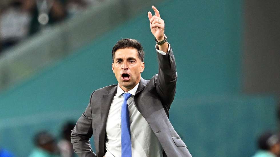 epa10344532 Uruguay's head coach Diego Alonso reacts during the FIFA World Cup 2022 group H soccer match between Ghana and Uruguay at Al Janoub Stadium in Al Wakrah, Qatar, 02 December 2022.  EPA/Noushad Thekkayil