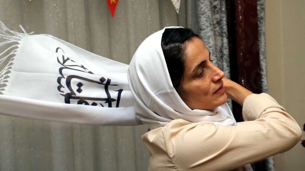 epa08858680 (FILE) - Former imprisoned Iranian lawyer and human rights activist Nasrin Sotoudeh adjusts her scarf at her house in Tehran, Iran, 18 September 2013 (reissued 03 December 2020). Sotoudeh has announced she will return to Gharchak Women's Prison on 03 December 2020 following her leave for medical reasons. Sotoudeh was sentenced was sentenced to 33-and-a-half years in prison and 148 lashes by a revolutionary court in 2018.  EPA/ABEDIN TAHERKENAREH *** Local Caption *** 51004026