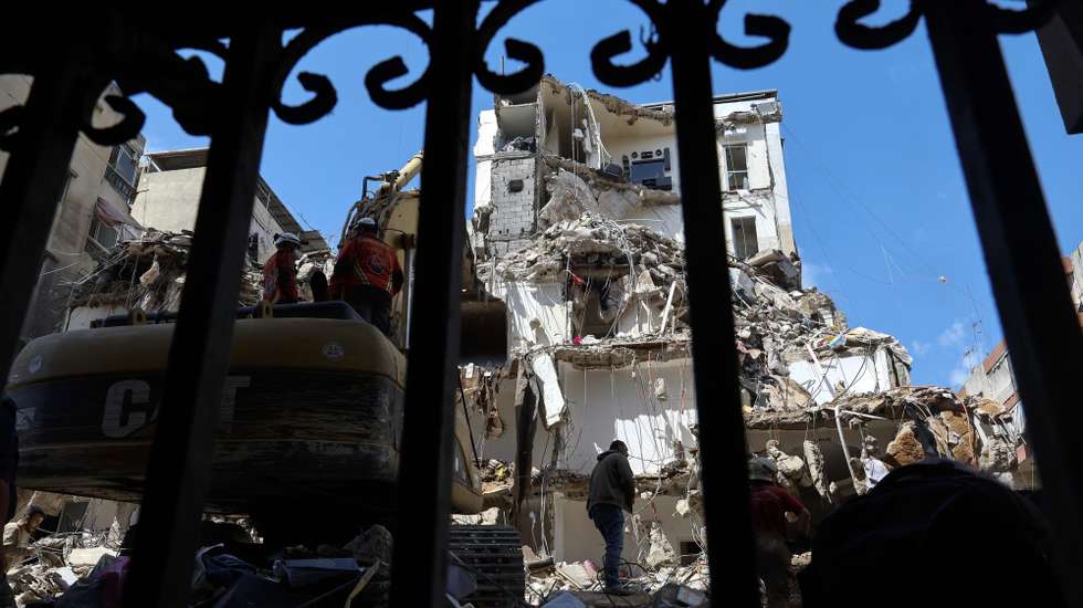 epa12880602 First responders operate as a bulldozer clears the rubble of a partially destroyed building targeted by an Israeli air strike, during a press tour organized by the Hezbollah media office, in the Hay el-Sellom neighborhood, the southern suburbs of Beirut, Lebanon, 10 April 2026. According to the Lebanese Ministry of Public Health, Israeli attacks across Lebanon have killed at least 1,888 people and injured more than 6,092 others since the start of renewed hostilities between Israel and Hezbollah on 02 March 2026.  EPA/WAEL HAMZEH