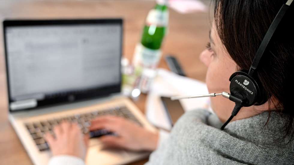 epa08933121 A woman with a headset sits in front of her laptop in the living room at home in Moenchengladbach, Germany, 12 January 2021. In view of the fact that the number of corona infections is not declining, politicians are calling for greater use to be made of working from home again. However, around 60 percent of employees in Germany are unable to work from home - often because their work involves a service to others, according to the German Institute for Economic Research (DIW). Other tasks, in turn, are linked to the respective jobs. Companies are already struggling to survive this pandemic. Throughout Germany, the number of cases of the COVID-19 disease caused by the SARS-CoV-2 coronavirus is still high.  EPA/SASCHA STEINBACH