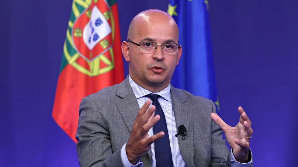 O ministro das Finanças, João Leão, presidente em exercício do Conselho de Assuntos Económicos e Financeiros (ECOFIN), durante uma entrevista conjunta com o presidente do Eurogrupo, Paschal Donohoe (ausente na foto), ministro das Finanças e ministro das Despesas Públicas e da Reforma da Irlanda, no Centro Cultural de Belém, em Lisboa, 20 de maio de 2021. (ACOMPANHA TEXTO DE 21/05/2021) ANTÓNIO PEDRO SANTOS/LUSA
