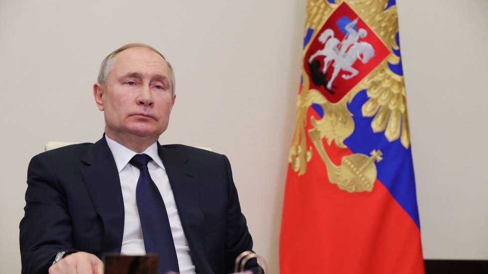 epa09017687 Russian President Vladimir Putin holds a video conference meeting with leaders of State Duma factions at the Novo-Ogaryovo residence outside Moscow, Russia, 17 February 2021. Putin said that the Russian authorities should protect the parliamentary elections from any attempts of external interference. The elections to the Russian State Duma (Lower parliament house) is scheduled on 19 September 2021.  EPA/MIKHAIL KLIMENTYEV/SPUTNIK/KREMLIN POOL MANDATORY CREDIT