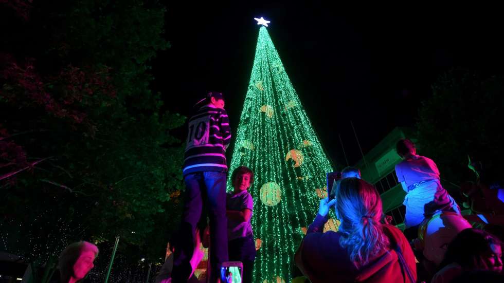 No Cais da Fonte Nova permanecerá "uma das maiores árvores de Natal da Europa"