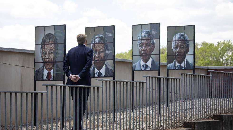 epa10925519 King Willem-Alexander of the Netherlands looks at images of Nelson Mandela during a visit to the Apartheid Museum in Johannesburg, South Africa, 18 October 2023. The Dutch Royal couple is visiting South Africa followed by Kenya.  EPA/KIM LUDBROOK