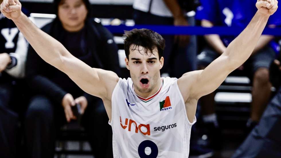 epa12380566 Nuno Marques of Portugal gestures during the pool phase match between the USA and Portugal in the FIVB Volleyball Men's World Championship, in Pasay City, Metro Manila, Philippines, 15 September 2025.  EPA/FRANCIS R. MALASIG