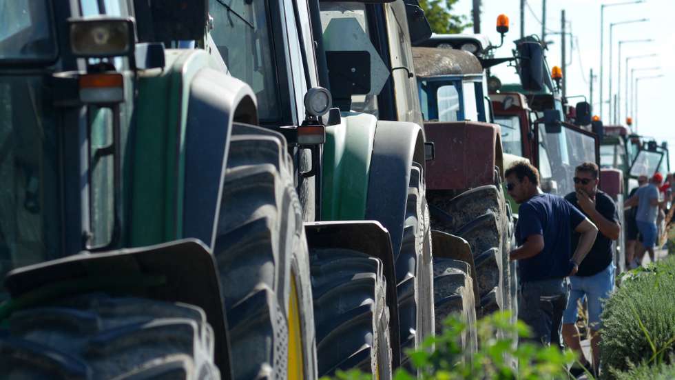 epa12271320 Farmers and livestock breeders hold a protest with tractors on the Larissa–Agia road axis, in Eleftherio near Larissa, Greece, 29 July 2025. Farmers and livestock breeders from the wider Kileler municipality area are holding a rally with agricultural machinery demanding immediate financial support for animal feed producers, prompt compensation for livestock breeders, solutions to the water scarcity, disbursement of aid and compensations from storm Daniel, declaration of the Kileler Municipality in a state of emergency, and transparency regarding the OPEKEPE scandal with sanctions imposed on those responsible.  EPA/APOSTOLIS DOMALIS