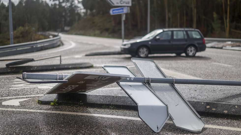 Efeitos da passagem da tempestade em Figueiró dos Vinhos, 02 de Fevereiro de 2026. A passagem da depressão Kristin por Portugal continental, na quarta-feira, dia 28 de janeiro, deixou um rasto de destruição, causando pelo menos cinco mortos, segundo a Proteção Civil, vários feridos e desalojados.  ESTELA SILVA/LUSA