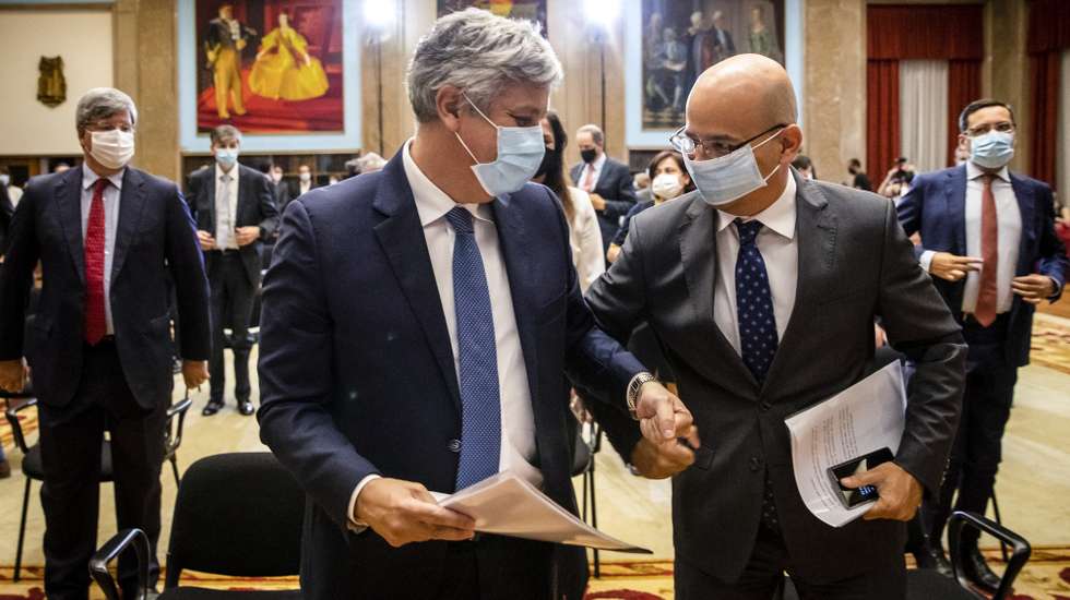 epa08556181 Former Finance Minister and former Eurogroup President, Mario Centeno (L), greets the Finance Minister, Joao Leao (R), in the end of his presentation ceremony as the new governor of Portugal Bank, at the Finance Ministery, in Lisbon, Portugal, 20 July 2020. Venteno became the new Governor of the Bank of Portugal.  EPA/JOSE SENA GOULAO