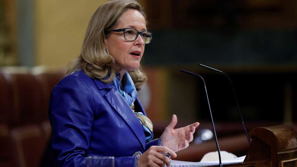epa09722825 Spanish Economy Minister Nadia Calvino delivers a speech during a plenary session at the Lower Chamber of the Spanish Parliament in Madrid, Spain, 02 February 2022.  EPA/Chema Moya