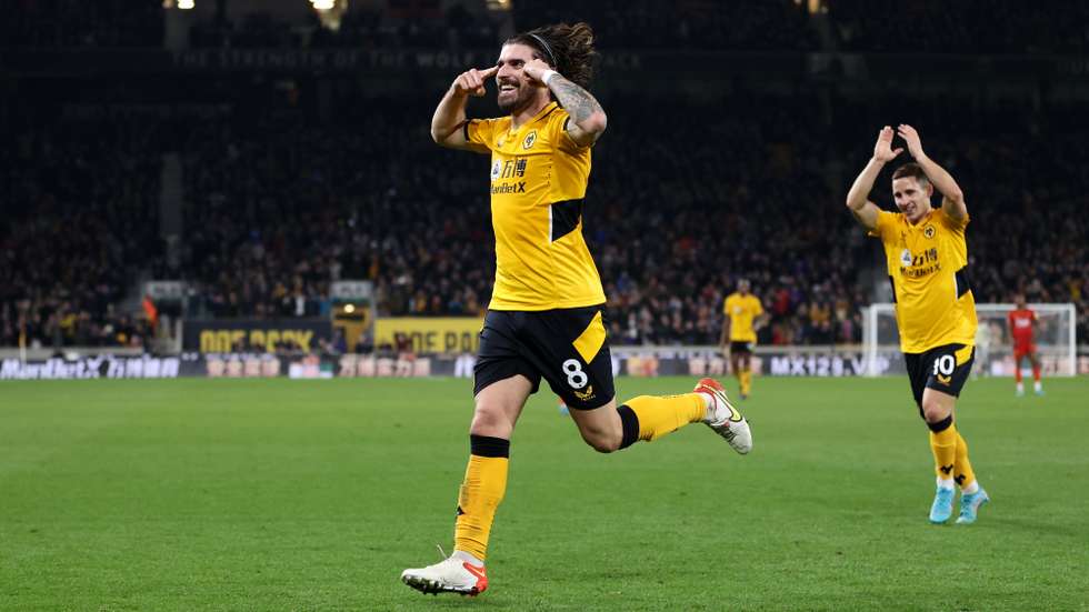 Rúben Neves fechou as contas com um grande golo, o quarto da temporada na Premier League num jogo em que Podence também marcou