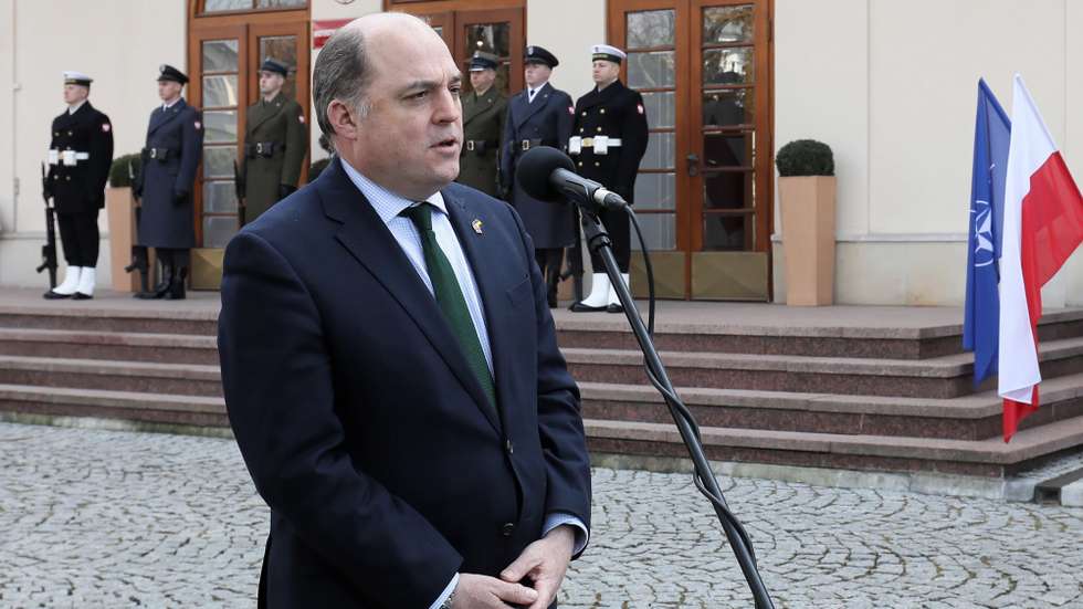 epa09830816 British Defence Secretary Ben Wallace during a press conference after his meeting with the Polish defense minister (not pictured) at the headquarters of the Ministry of Defense in Warsaw, Poland, 17 March 2022.  EPA/Pawel Supernak POLAND OUT