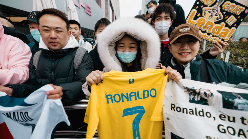 epa11100120 Fans stand in front of a hotel waiting for Al Nassr soccer player Cristiano Ronaldo's appearance, in Shenzhen, China, 24 January 2024. Saudi Pro League's Al Nassr canceled two friendly matches against Shanghai Shenhua on 24 January and Zhejiang on 28th due to Ronaldo's injury.  EPA/ALEX PLAVEVSKI