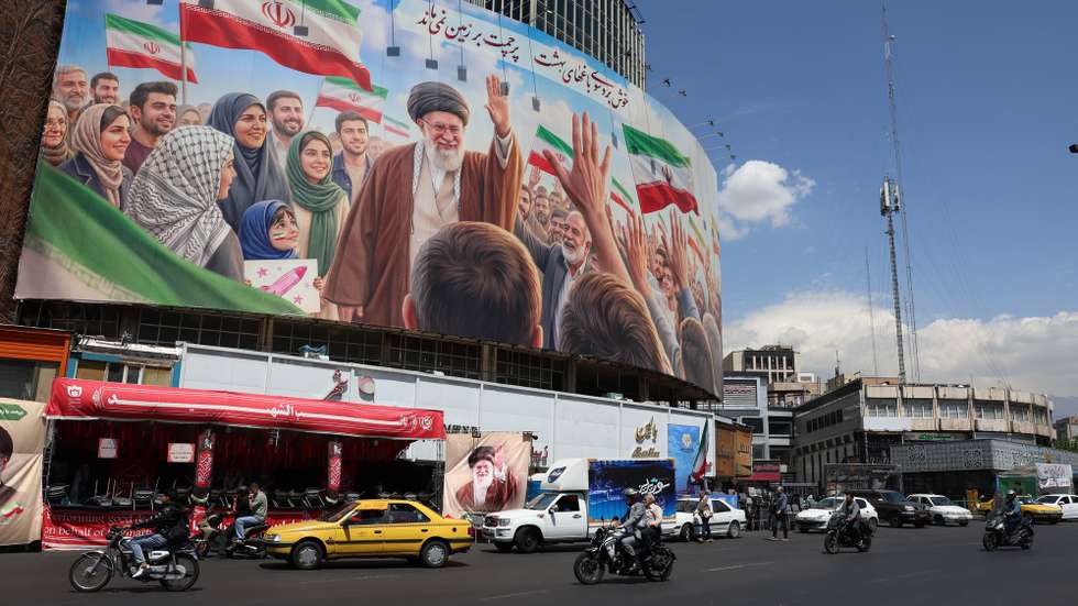epa12918543 Iranians drive past a huge billboard carrying a picture of the late Iranian Supreme Leader Ayatollah Ali Khamenei in Tehran, Iran, 28 April 2026. US President Donald Trump announced that a ceasefire between the US and Iran has been extended.  EPA/ABEDIN TAHERKENAREH