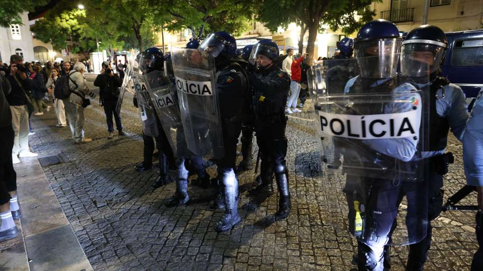 Members of the public security police (PSP) during a protest for the right to housing in Rossio Square, Lisbon, Portugal, 21 October 2026. The protest for the right to housing and against the rising cost of living in Portugal began in the city of Porto on the 10th of this month, and subsequently spread to Lisbon and several other Portuguese cities. MIGUEL A. LOPES/LUSA