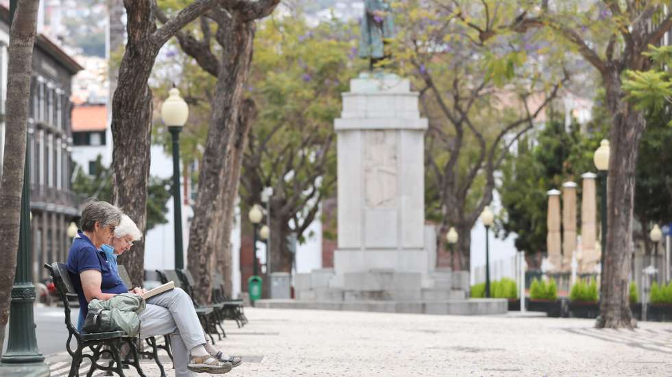 epa08312089 Two tourists read sit on a bench in a garden without people in the centre of Funchal due to the epidemic of covid-19, Madeira Island, Portugal, 21 March 2020. In Portugal, there are 12 deaths and 1,280 confirmed infections. Portugal is in a state of emergency from 00:00 on March 19th until 23:59 on 02 April. Countries around the world are taking increased measures to stem the widespread of the SARS-CoV-2 coronavirus which causes the Covid-19 disease.  EPA/HOMEM DE GOUVEIA