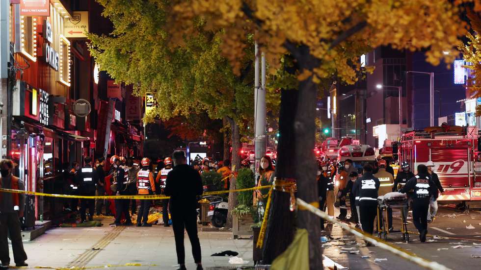 epa10273513 A police line surrounds a street in Seoul's Itaewon district after about 50 people fell into cardiac arrest in a stampede during Halloween parties in Seoul, South KOrea, 29 October 2022.  EPA/YONHAP SOUTH KOREA OUT