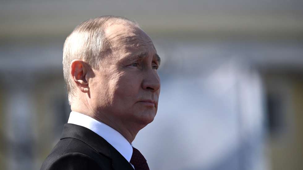 epa10776886 Russian President Vladimir Putin looks on as he attends the Navy Day parade, in St. Petersburg, Russia, 30 July 2023. President Putin announced that the Russian navy will get 30 new ships this year, during his speech at the annual Navy Day Parade in St Petersburg. Russian Navy Day is celebrated annually on the last Sunday of July.  EPA/ALEXANDER KAZAKOV / SPUTNIK / KREMLIN POOL / POOL -- MANDATORY CREDIT--