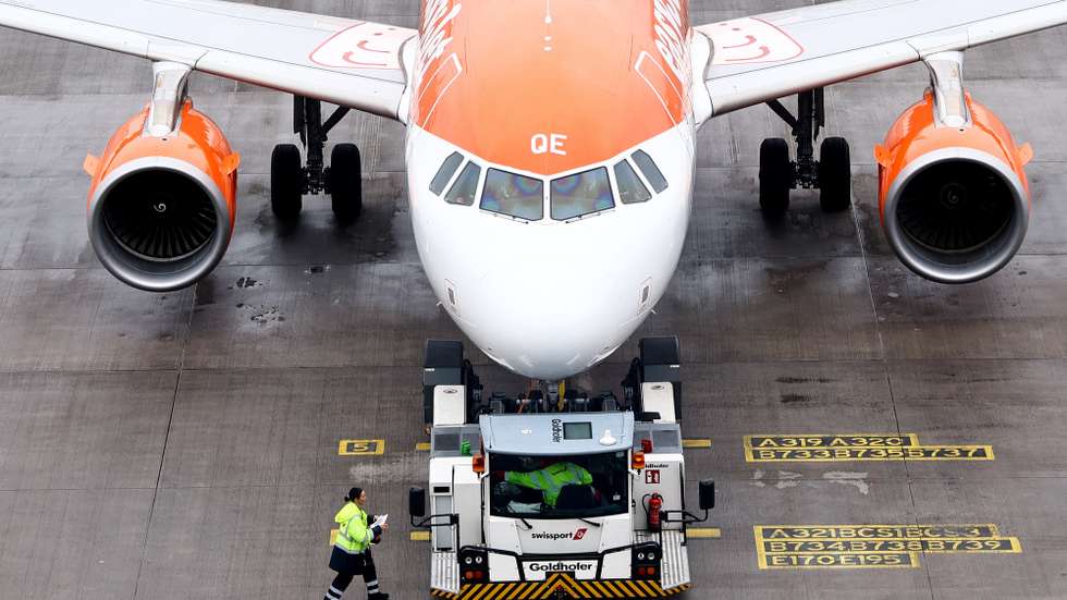 epa11219659 An Easyjet airplane at the Berlin Brandenburg Airport during an aviation security staff warning strike in Berlin, Germany, 14 March 2024. United Services Trade Union (ver.di) has called on aviation security personnel to go on a 24-hour warning strike. All flights from Berlin Brandenburg Airport are cancelled.  EPA/FILIP SINGER