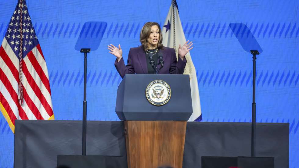 epa11495981 US Vice President Kamala Harris addresses the American Federation of Teachers' 88th national convention during her keynote speech in Houston, Texas, USA, 25 July 2024. US President Joe Biden announced on 21 July he would not seek re-election and endorsed Vice President Harris to be the Democratic Party's new nominee for the US elections in November 2024.  EPA/LESLIE PLAZA JOHNSON