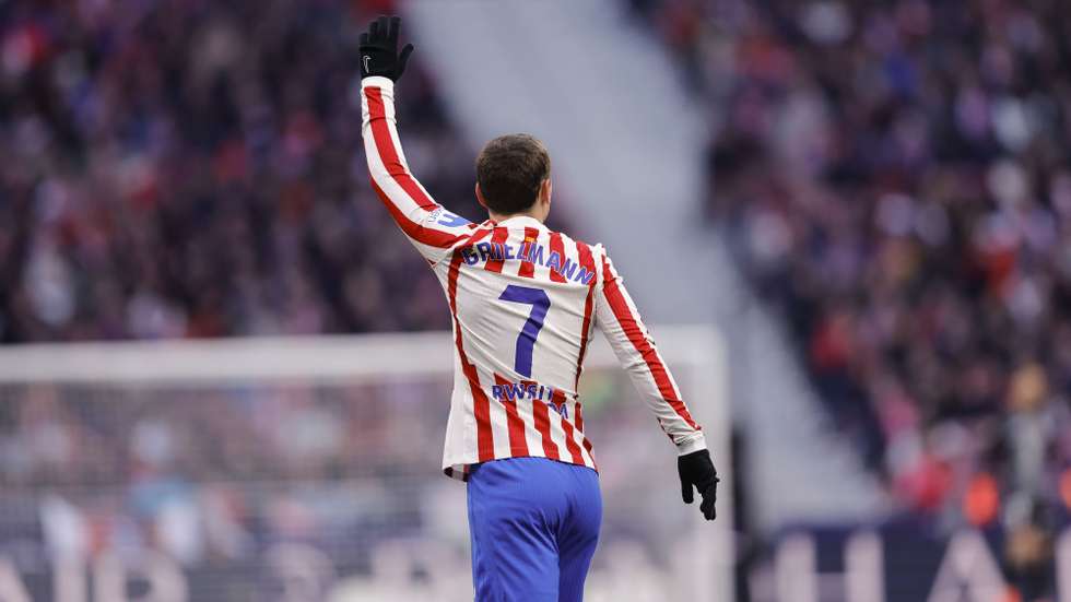 epa12659201 Atletico de Madrid's Antoine Griezmann gestures during the Spanish LaLiga soccer match between Atletico de Madrid and Deportivo Alaves, in Madrid, Spain, 18 January 2026.  EPA/Manu Reino