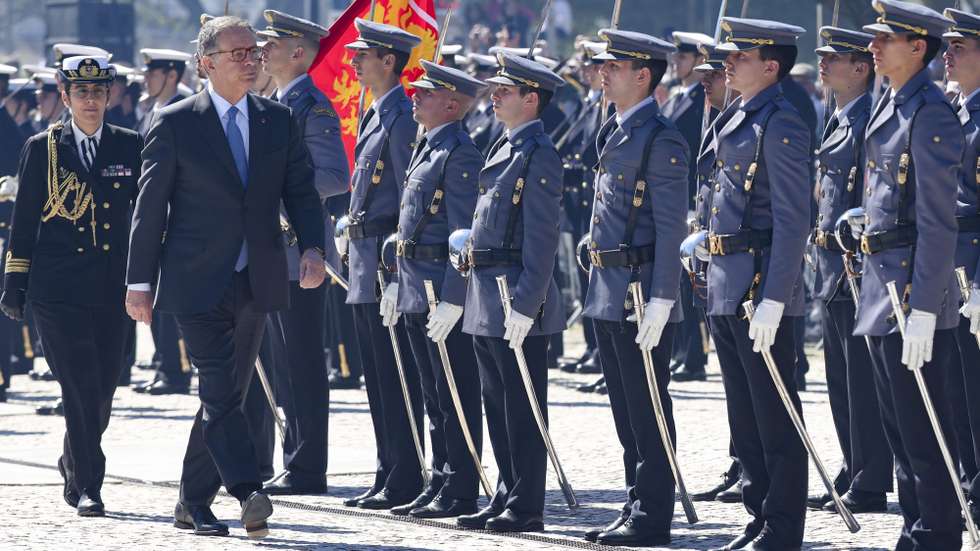 O Presidente da República e Chefe Supremo das Forças Armadas, António José Seguro passa revista à guarda-de-honra, durante a cerimónia de apresentação das Forças Armadas ao novo Presidente da República,  em Santarém, 28 de março de 2026. ANTÓNIO COTRIM/LUSA
