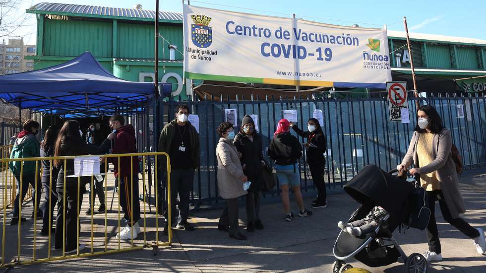 epa09374435 People receive vaccine shots against COVID-19 at an inoculation center, Santiago, Chile, 27 July 2021 (issued 28 July 2021). Chile has had a successful vaccination drive so far as almost 80 percent of the target population is now vaccinated against COVID-19. The Latin American country is recording low numbers of coronavirus cases.  EPA/car