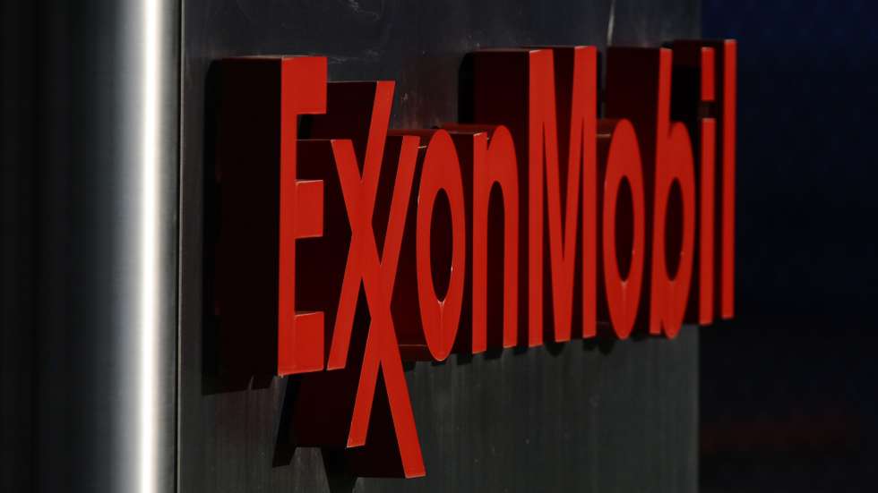 epa08979998 (FILE) - A file photo dated 21 July 2010 showing a sign outside an ExxonMobil Corporation office building in Dallas, Texas, USA (reissued 01 February 2021). ExxonMobil is to release their 4th quarter 2020 financial and operating results on 02 February 2021.  EPA/LARRY W. SMITH *** Local Caption *** 52566003