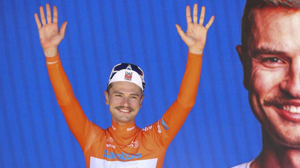 epa12678939 Jay Vine of UAE Team Emirates celebrates victory after stage 5, Stirling circuit, 169.8km of the 2026 Men's Tour Down Under professional road bicycle race in Adelaide, Australia, 25 January 2026.  EPA/MATT TURNER AUSTRALIA AND NEW ZEALAND OUT