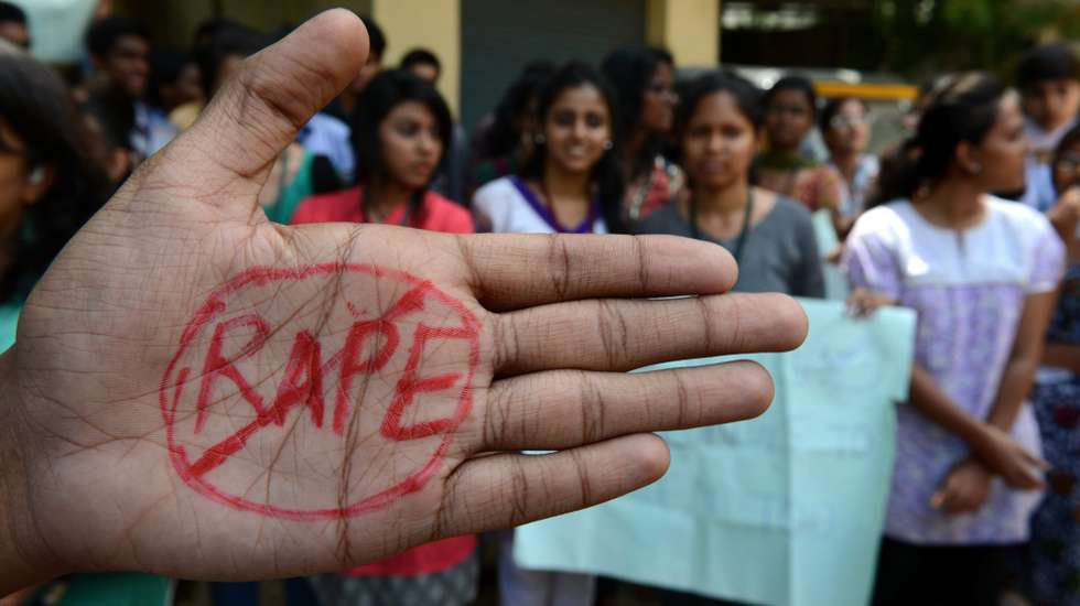 A menina de 9 anos era membro da comunidade Dalit — o grupo mais oprimido no sistema hindu indiano de hierarquia de castas