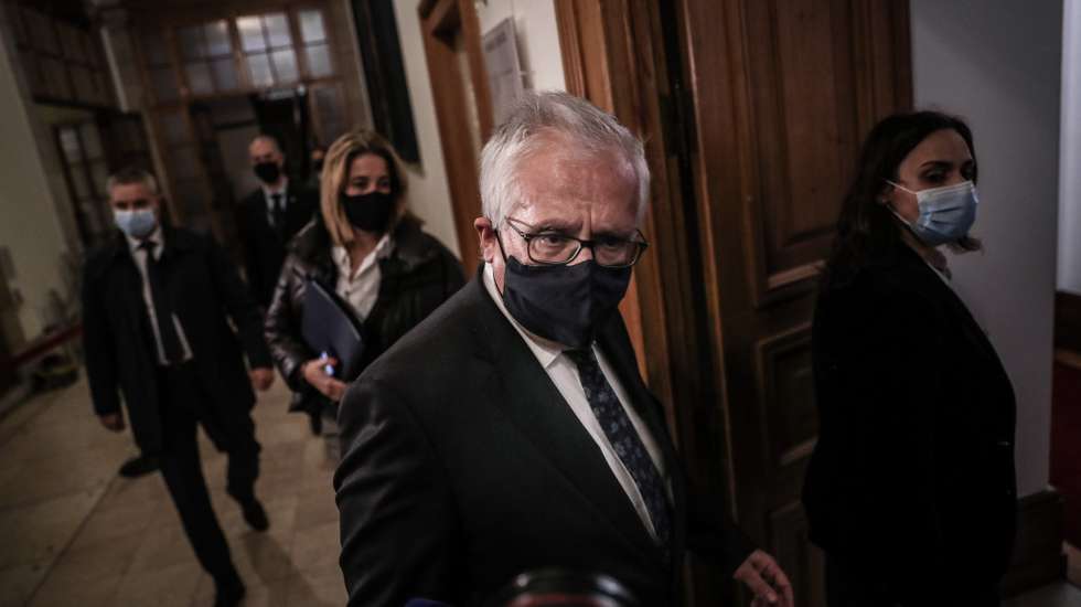 O ministro da Administração Interna, Eduardo Cabrita, à chegada para a sua audição sobre a morte de um cidadão ucraniano que se encontrava à guarda do SEF-Serviço de Estrangeiros e Fronteiras, no espaço equiparado a Centro de Instalação temporária do Aeroporto de Lisboa, na Comissão de Assuntos Constitucionais, Direitos, Liberdades e Garantias, Assembleia da República, em Lisboa, 15 de dezembro de 2020. MÁRIO CRUZ/LUSA