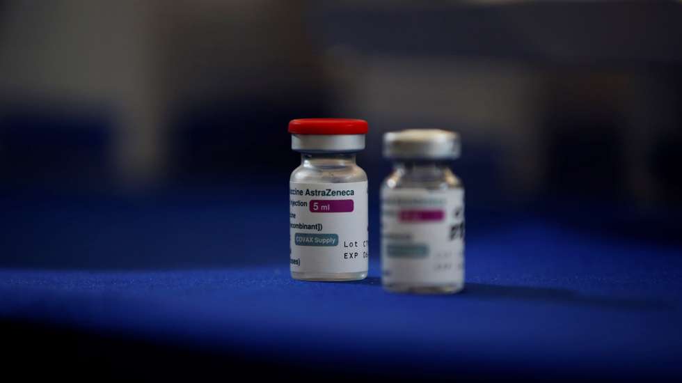 epa09153006 View of two doses of the AstraZeneca vaccine against COVID-19 (also known as Vaxzevria) during an immunization day at an express center in Panama City, Panama, 22 April 2021. Some 18,000 'volunteers' receive the first dose of the vaccine against COVID-19 from AstraZeneca.  EPA/Bienvenido Velasco