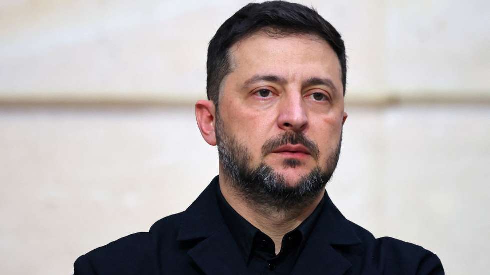 epa12531361 Ukrainian President Volodymyr Zelensky attends a joint press conference with the French president at the Elysee Palace in Paris, France, 17 November 2025.  EPA/SARAH MEYSSONNIER / POOL  MAXPPP OUT