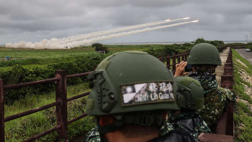 epa13027588 Taiwan Military observe US Made HIMARS (High Mobility Artillery Rocket System) fires during 'heavy artillery firing and new weapon replacement verification firing training' in Taichung, Taiwan, 10 June 2026. The drill aimed to strengthen the combat capability of the Taiwanese military.  EPA/RITCHIE B. TONGO