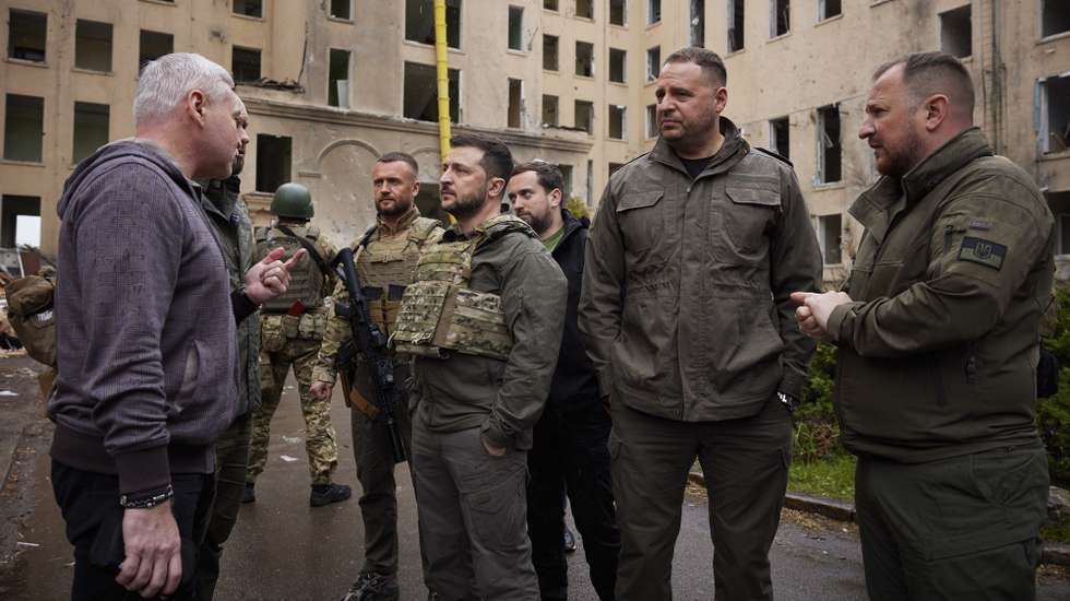 epa09984285 A handout photo made available by the Ukrainian Presidential Press Service shows Ukrainian President Volodymyr Zelensky (C-L) speaking with Kharkiv's Mayor Igor Terekhov (L) during his visit in Kharkiv, Ukraine, 29 May 2022, amid the Russian invasion. According to the Ukrainian presidential office, Zelensky visited the frontline positions in the east of the country and presented state awards to the military during a working trip to the Kharkiv region. On 24 February, Russian troops invaded Ukrainian territory starting a conflict that has provoked destruction and a humanitarian crisis.  EPA/UKRAINIAN PRESIDENTIAL PRESS SERVICE HANDOUT -- MANDATORY CREDIT: UKRAINIAN PRESIDENTIAL PRESS SERVICE -- HANDOUT EDITORIAL USE ONLY/NO SALES
