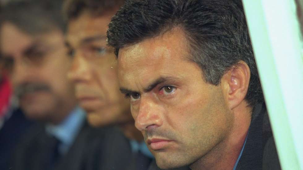 José Mourinho teve a primeira experiência como treinador principal no Benfica em 2000, tendo o antigo central Carlos Mozer como adjunto
