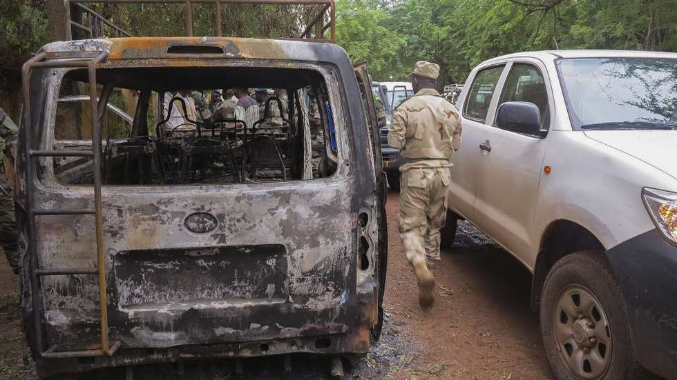 epa04880198 A soldier from Mali surveys the scene of a terrorist attack at hotel Byblos in Sevare, Mali, 11 August 2015. Twelve people comprising of five terrorists, five Mali soldiers and two foreigners were killed in a hostage siege at the hotel Byblos on 07 August 2015. Terrorists seiged the Byblos resulting in Mali government troops having to storm the hotel. One of the foreign victims was reported to be a member of the UN peacekeeping mission (MINUSMA) and one was from South Africa. This attack is the third assault in a week. Mali is still trying to restore stability following the advance of Al-qaeda linked fighters which led to a war in 2013. A peace deal agreed to in June 2015 was hoped to end years of unrest and ethnic divisions.  EPA/STR