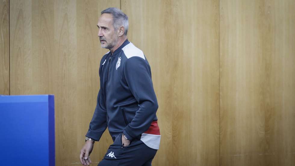 AS Monaco head coach Adi Hutter attends a press conference at Luz Stadium Lisbon, Portugal, 17 February 2025. SL Benfica faces AS Monaco in a UEFA Champions League knockout phase play-offs 2nd leg match on 18 February, in Lisbon. ANTÓNIO PEDRO SANTOS/LUSA