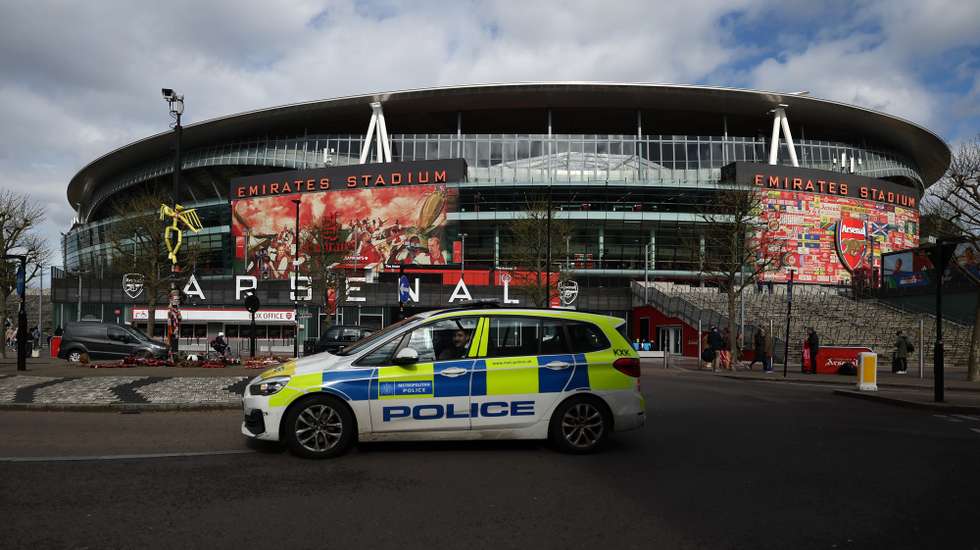 epa11267504 Police outside Arsenal’s Emirates Stadium ahead of the UEFA Champions League quarter-finals, 1st leg soccer match between Arsenal FC and FC Bayern Munich in London, Britain, 09 April 2024.  EPA/ANDY RAIN