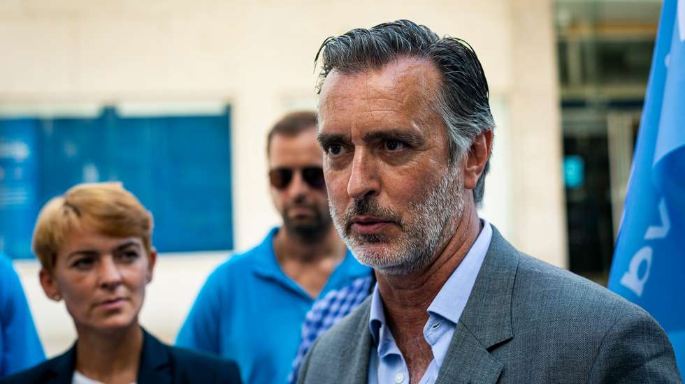 A inexistência de uma nova infraestrutura de aviação "só está a prejudicar o país", pois o aeroporto de Lisboa já demonstrou que "está completamente saturado", considera o presidente da IL