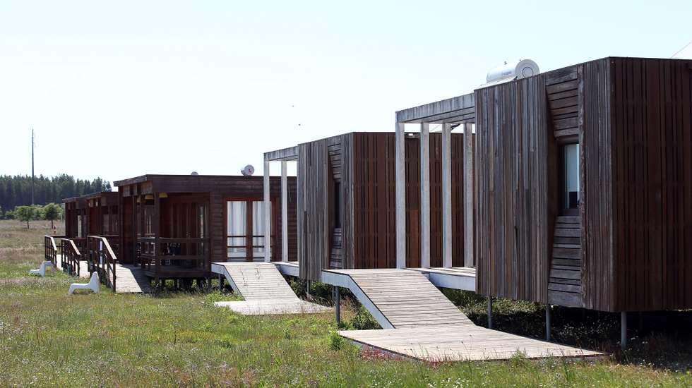 Casas no Zmar Eco Experience, complexo turistico alvo de requisição civíl pelo Governo para acolher pessoas que necessitem de isolamento profilático devido à covid-19, Odemira, 03 de maio de 2021. NUNO VEIGA/LUSA
