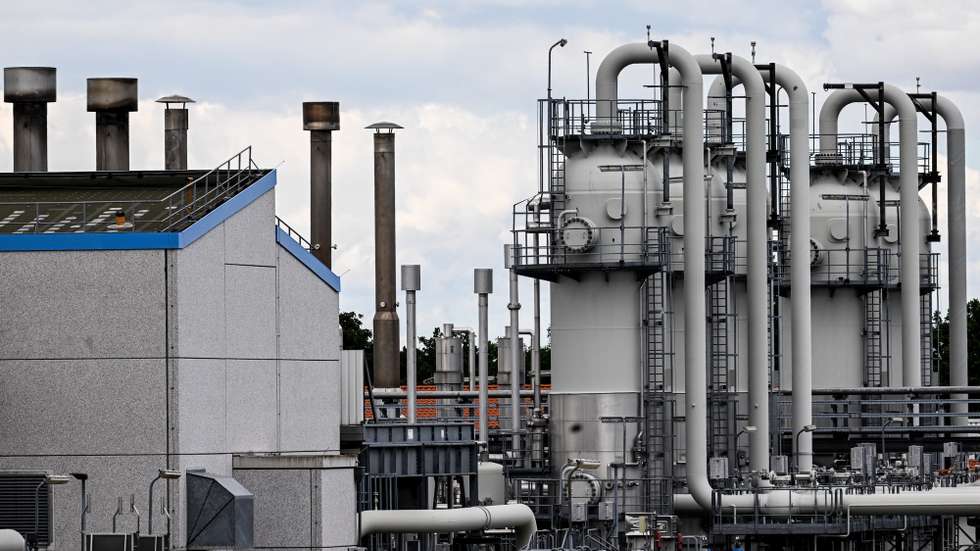 epa10065350 A general view over gas compressor station in Mallnow, Germany, 11 July 2022. The compressor station in Mallnow near the German-Polish border has stopped receiving Russian gas through the Yamal-Europe pipeline, which transits Belarus and Poland, since Russian operator Gazprom in May had discontinued usage of the Poland section. Russian state-controlled gas giant Gazprom on 11 July 2022 suspended deliveries of gas to Germany via Nord Stream 1 for scheduled annual summer maintenance works.  EPA/FILIP SINGER