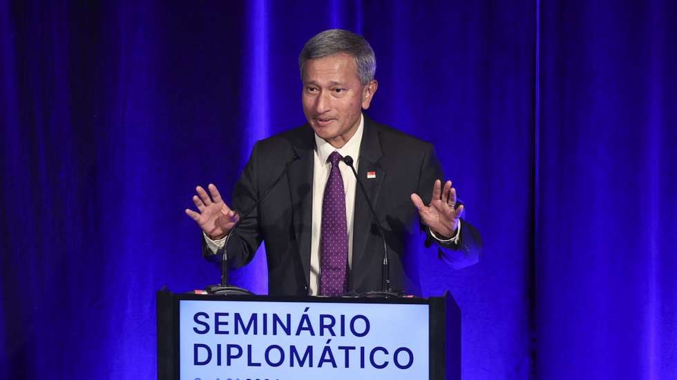 O ministro dos Negócios Estrangeiros de Singapura, Vivian Balakrishnan, intervém durante o Seminário Diplomático 2024, na Fundação Oriente, em Lisboa, 4 de janeiro de 2024. O Seminário Diplomático, é organizado anualmente pelo Ministério dos Negócios Estrangeiros. MANUEL DE ALMEIDA/LUSA