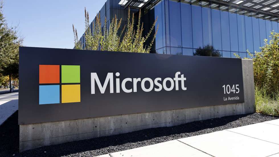 epa12488691 Microsoft signage at their corporate offices in Mountain View, California, USA, 28 October 2025. Microsoft is scheduled to release their earnings report at the end of the closing bell on 29 October 2025.  EPA/JOHN G. MABANGLO