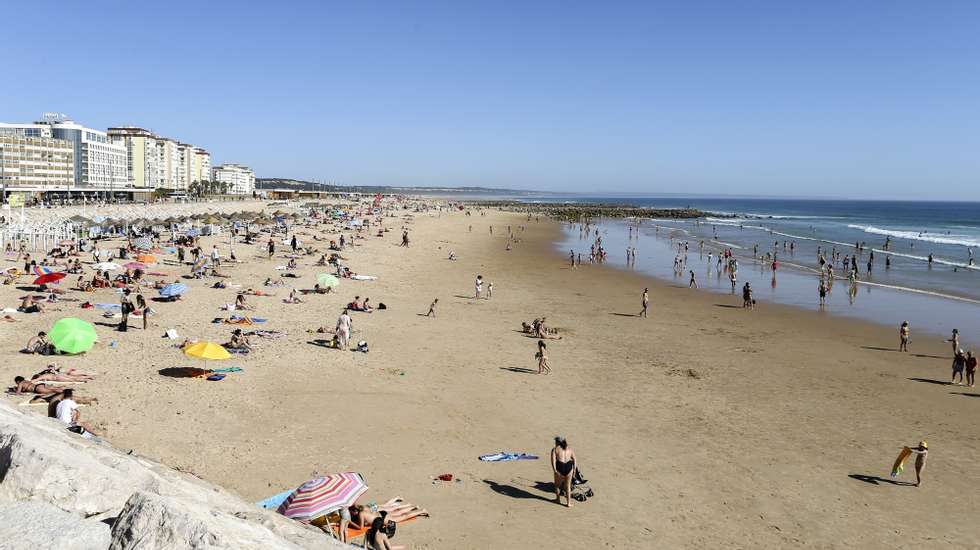 Estiveram no local elementos do Posto da Polícia Marítima da Costa da Caparica