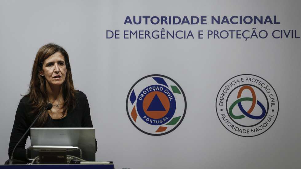 A secretária de Estado da Administração Interna, Patrícia Gaspar, usa da palavra durante a cerimónia de tomada de posse do novo comandante Nacional de Emergência e Proteção Civil, André Fernandes, e do 2.º comandante Nacional de Emergência e Proteção Civil, Miguel Cruz, na Sede da Autoridade Nacional de Emergência e Proteção Civil, em Oeiras, 04 de dezembro de 2020. RODRIGO ANTUNES/LUSA