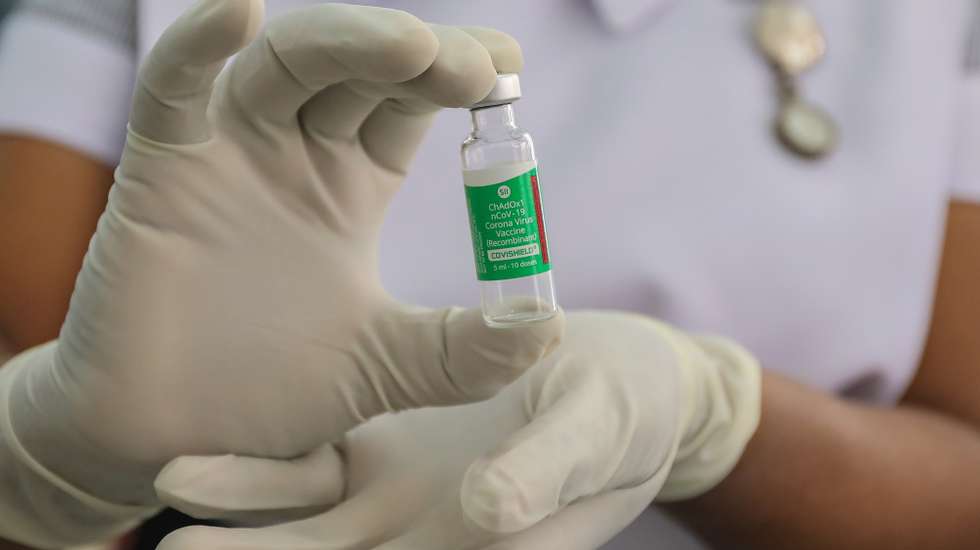 epa08972429 A Sri Lankan health worker prepares to inject a first dose of a Oxford-AstraZeneca COVID-19 vaccine shot at the Infectious Diseases Hospital (IDH) in Colombo, Sri Lanka, 29 January 2021. Sri Lankan health authorities are commencing the COVID-19 vaccination drive from the frontline workers on 29 January, after receiving 500,000 doses of the Oxford-AstraZeneca COVID-19 vaccines fromÂ neighboring India as per donation.  EPA/CHAMILA KARUNARATHNE
