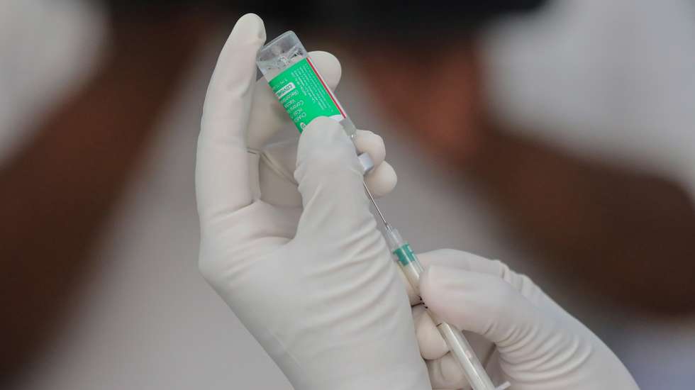epa08972421 A Sri Lankan health worker prepares to inject a first dose of a Oxford-AstraZeneca COVID-19 vaccine shot at the Infectious Diseases Hospital (IDH) in Colombo, Sri Lanka, 29 January 2021. Sri Lankan health authorities are commencing the COVID-19 vaccination drive from the frontline workers on 29 January, after receiving 500,000 doses of the Oxford-AstraZeneca COVID-19 vaccines fromÂ neighboring India as per donation.  EPA/CHAMILA KARUNARATHNE